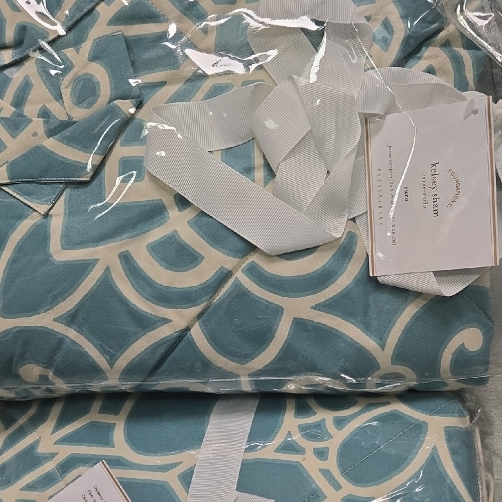 Pottery Barn Blue and White Kelsey Sham EURO SIZE set